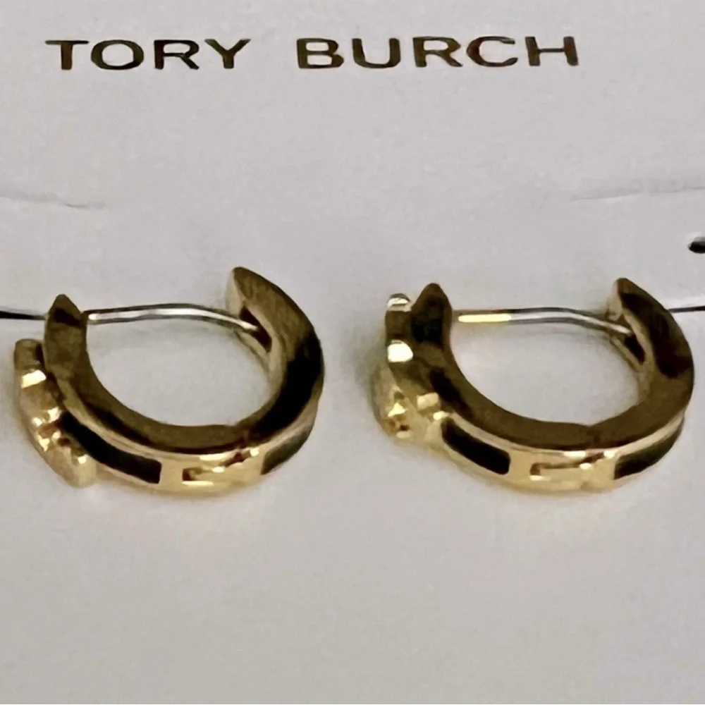 Designers Brands For Customers That Love To Wear Casual and Elegant Accessories;